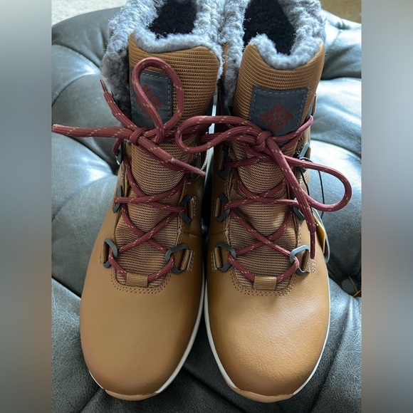 New In Box!! Women’s Columbia Boot In Cognac Size 8 - Picture 7 of 14